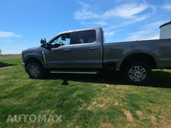 2025 Ford Super Duty F-350 LARIAT Crew Cab Medium Bed - miniatura 3