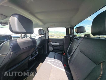 2025 Ford Super Duty F-350 LARIAT Crew Cab Medium Bed - miniatura 13
