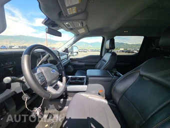 2025 Ford Super Duty F-350 LARIAT Crew Cab Medium Bed - miniatura 7