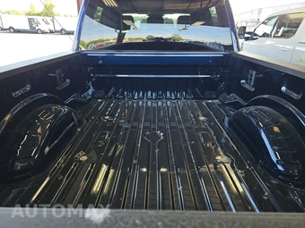 2025 Ford Super Duty F-350 LARIAT Crew Cab Medium Bed - miniatura 16