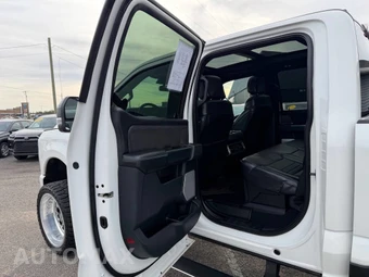 2025 Ford Super Duty F-350 Platinum Crew Cab Medium Bed - miniatura 40