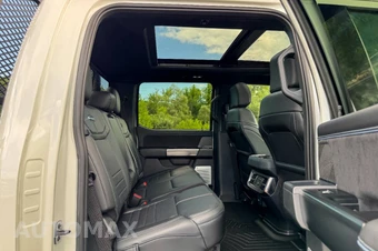 2025 Ford Super Duty F-350 Platinum Crew Cab Medium Bed - miniatura 27
