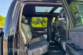 2025 Ford Super Duty F-350 Platinum Crew Cab Medium Bed - miniatura 19