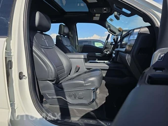 2025 Ford Super Duty F-350 Platinum Crew Cab Medium Bed - miniatura 18