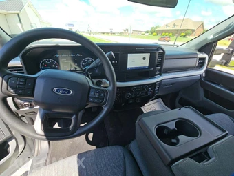 2025 Ford Super Duty F-350 XLT Crew Cab Long Bed - miniatura 10