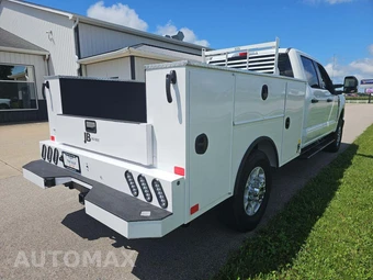 2025 Ford Super Duty F-350 XLT Crew Cab Long Bed - miniatura 3