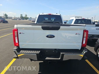 2025 Ford Super Duty F-350 XLT Crew Cab Long Bed - miniatura 5