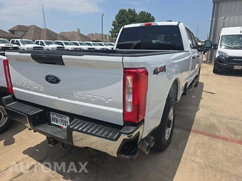 2025 Ford Super Duty F-350 XLT Crew Cab Long Bed - miniatura 3