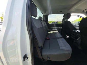 2025 Ford Super Duty F-350 XLT Crew Cab Long Bed DRW - miniatura 16