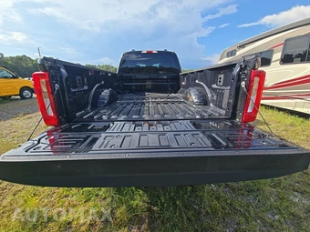2025 Ford Super Duty F-350 XLT Crew Cab Long Bed DRW - miniatura 16