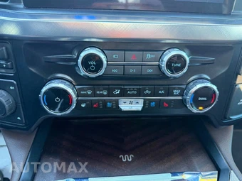 2025 Ford Super Duty F-450 King Ranch Crew Cab Long Bed DRW - miniatura 29