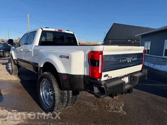 2025 Ford Super Duty F-450 King Ranch Crew Cab Long Bed DRW - miniatura 3