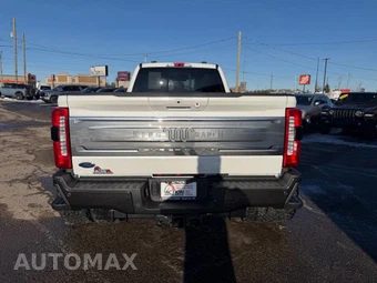 2025 Ford Super Duty F-450 King Ranch Crew Cab Long Bed DRW - miniatura 4