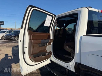 2025 Ford Super Duty F-450 King Ranch Crew Cab Long Bed DRW - miniatura 41