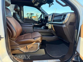 2025 Ford Super Duty F-450 King Ranch Crew Cab Long Bed DRW - miniatura 69