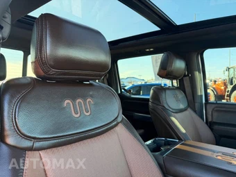 2025 Ford Super Duty F-450 King Ranch Crew Cab Long Bed DRW - miniatura 71