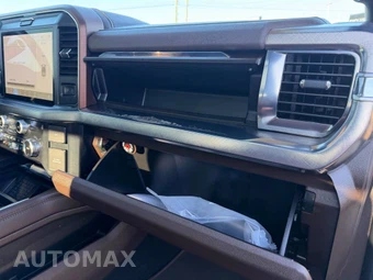 2025 Ford Super Duty F-450 King Ranch Crew Cab Long Bed DRW - miniatura 73