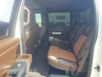 2025 Ford Super Duty F-450 King Ranch Crew Cab Long Bed DRW - miniatura 13