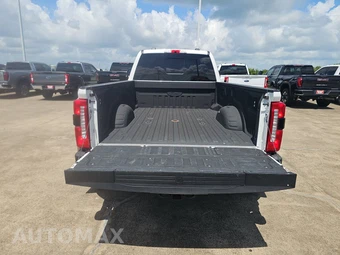 2025 Ford Super Duty F-450 King Ranch Crew Cab Long Bed DRW - miniatura 16
