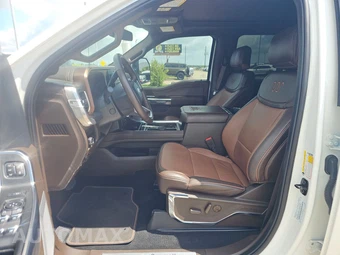 2025 Ford Super Duty F-450 King Ranch Crew Cab Long Bed DRW - miniatura 7