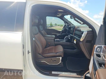 2025 Ford Super Duty F-450 King Ranch Crew Cab Long Bed DRW - miniatura 8
