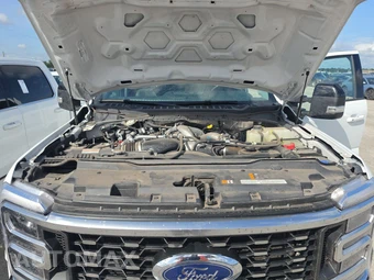 2025 Ford Super Duty F-450 LARIAT Crew Cab Long Bed DRW - miniatura 15