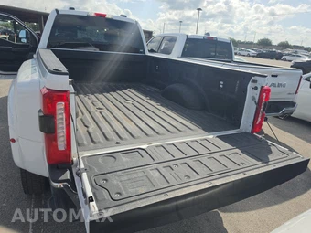 2025 Ford Super Duty F-450 LARIAT Crew Cab Long Bed DRW - miniatura 16