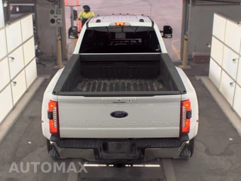 2025 Ford Super Duty F-450 LARIAT Crew Cab Long Bed DRW - miniatura 5