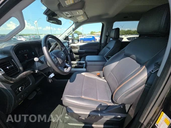 2025 Ford Super Duty F-450 LARIAT Crew Cab Long Bed DRW - miniatura 7