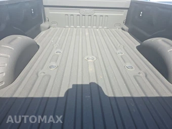 2025 Ford Super Duty F-450 LARIAT Crew Cab Long Bed DRW - miniatura 16