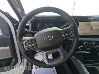 2025 Ford Super Duty F-450 LARIAT Crew Cab Long Bed DRW - miniatura 10