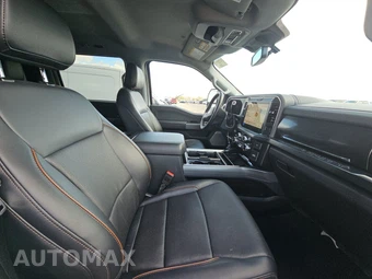 2025 Ford Super Duty F-450 LARIAT Crew Cab Long Bed DRW - miniatura 8