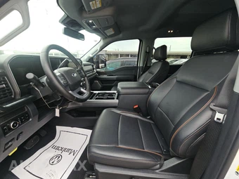 2025 Ford Super Duty F-450 LARIAT Crew Cab Long Bed DRW - miniatura 7