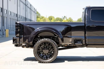 2025 Ford Super Duty F-450 Platinum Crew Cab Long Bed DRW - miniatura 15