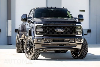 2025 Ford Super Duty F-450 Platinum Crew Cab Long Bed DRW - miniatura 3