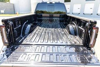2025 Ford Super Duty F-450 Platinum Crew Cab Long Bed DRW - miniatura 47
