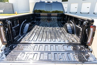 2025 Ford Super Duty F-450 Platinum Crew Cab Long Bed DRW - miniatura 48