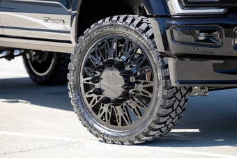 2025 Ford Super Duty F-450 Platinum Crew Cab Long Bed DRW - miniatura 9