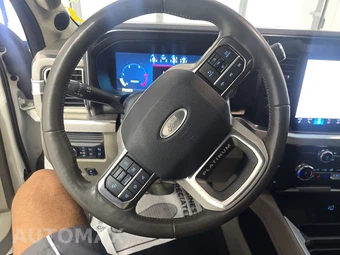 2025 Ford Super Duty F-450 Platinum Crew Cab Long Bed DRW - miniatura 10