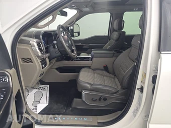2025 Ford Super Duty F-450 Platinum Crew Cab Long Bed DRW - miniatura 7