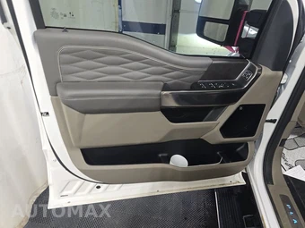 2025 Ford Super Duty F-450 Platinum Crew Cab Long Bed DRW - miniatura 9