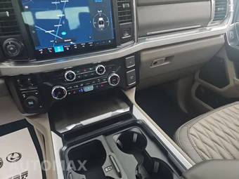 2025 Ford Super Duty F-450 Platinum Crew Cab Long Bed DRW - miniatura 11