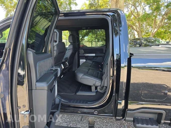 2025 Ford Super Duty F-450 Platinum Crew Cab Long Bed DRW - miniatura 13