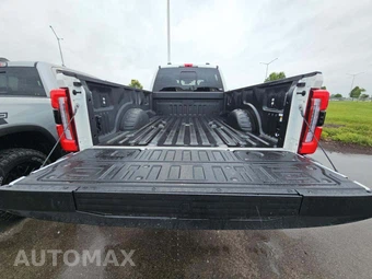2025 Ford Super Duty F-450 Platinum Crew Cab Long Bed DRW - miniatura 14