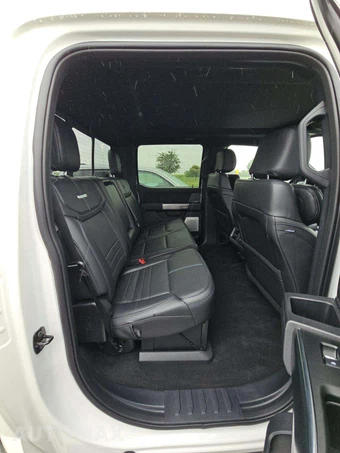 2025 Ford Super Duty F-450 Platinum Crew Cab Long Bed DRW - miniatura 16