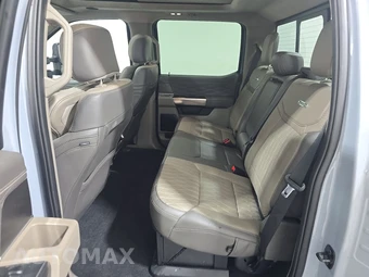 2025 Ford Super Duty F-450 Platinum Crew Cab Long Bed DRW - miniatura 13