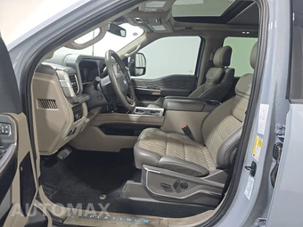 2025 Ford Super Duty F-450 Platinum Crew Cab Long Bed DRW - miniatura 7