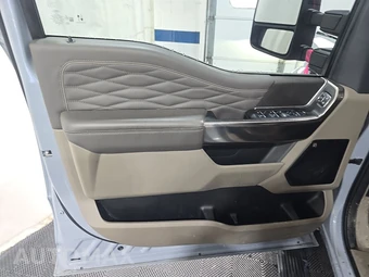 2025 Ford Super Duty F-450 Platinum Crew Cab Long Bed DRW - miniatura 9