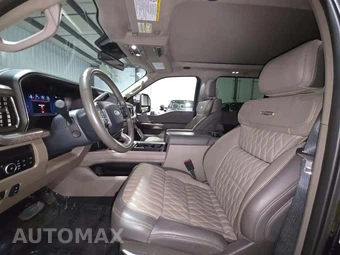 2025 Ford Super Duty F-450 Platinum Crew Cab Long Bed DRW - miniatura 6