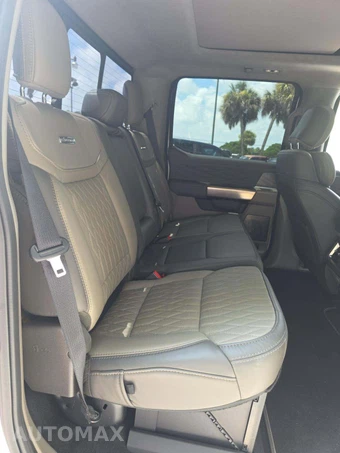 2025 Ford Super Duty F-450 Platinum Crew Cab Long Bed DRW - miniatura 16